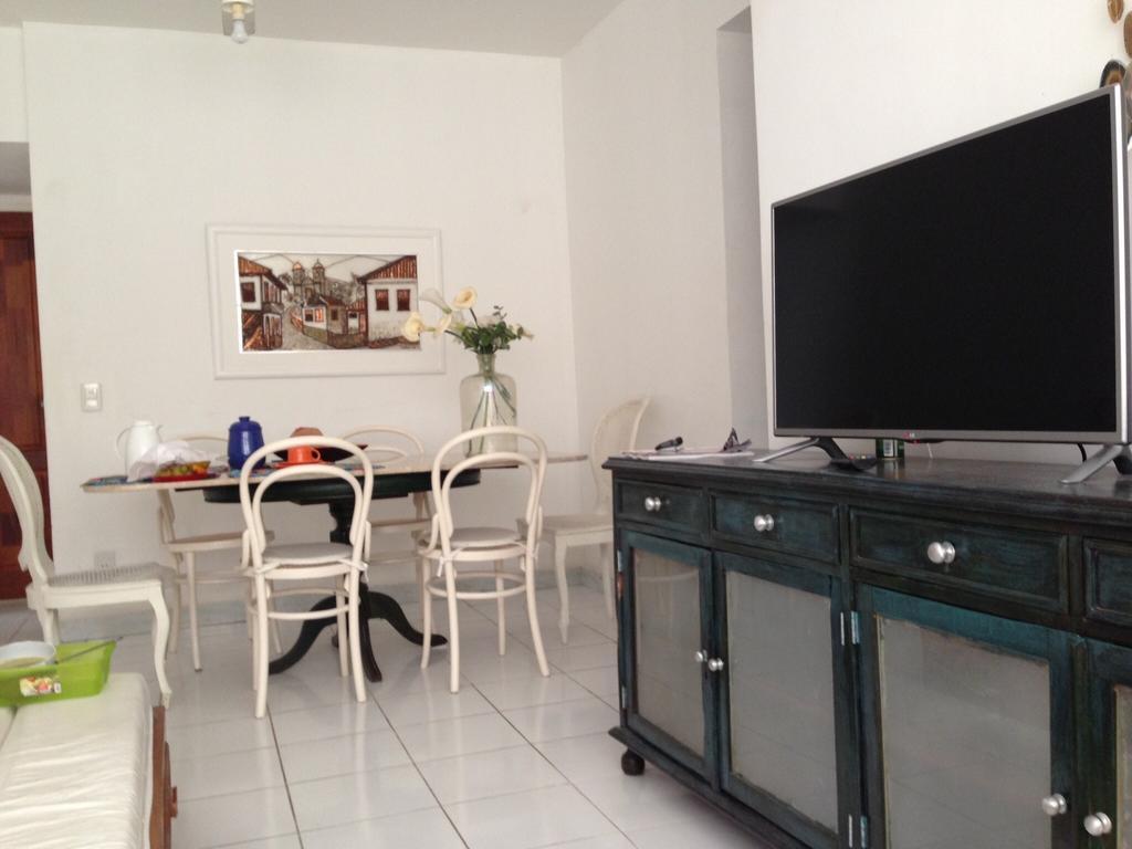 Apto Em Aluguel De Temporada * Cabo Frio